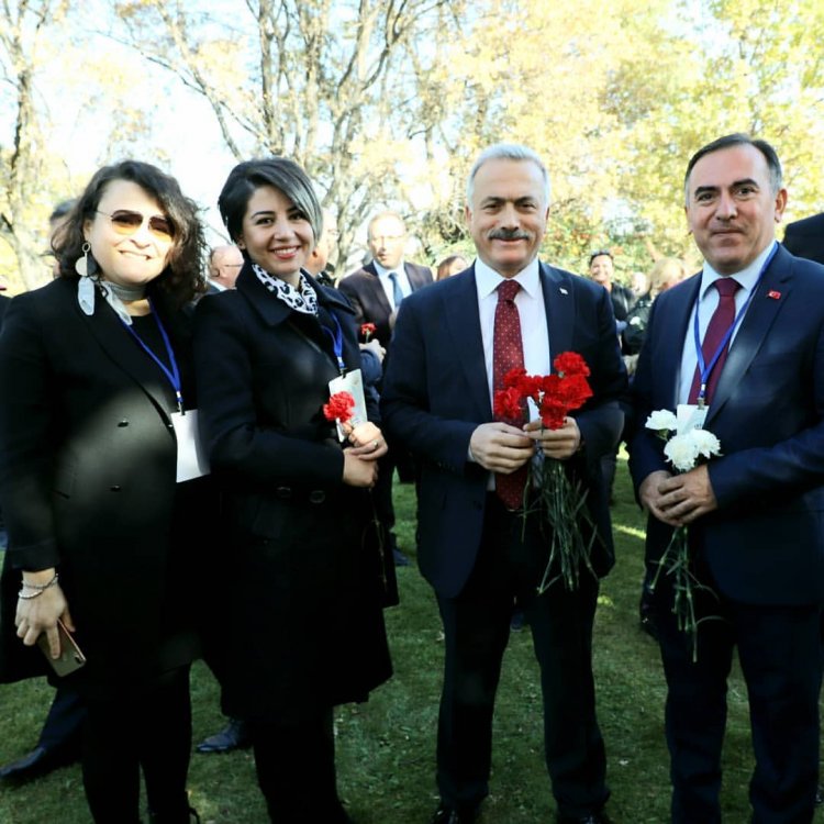 TBMM Bahçesinden Meşe Palamudu Toplama Etkinliği